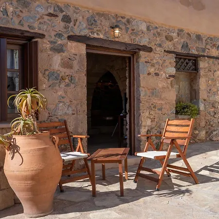 بيت للعطل Tsolias Stone House