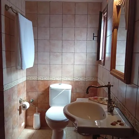 بيت للعطل Tsolias Stone House باليكاسترون